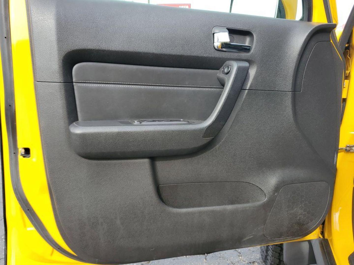 2006 Yellow /Ebony Hummer H3 Sport Utility (5GTDN136268) with an 3.5L L5 DOHC 20V engine, 4-speed automatic transmission, located at 6064 Gull Rd, Kalamazoo, MI, 49048, (269) 222-0088, 42.328388, -85.512924 - Unleash your adventurous spirit with this rugged 2006 Hummer H3 1/2 ton Base, a true icon of off-road capability and urban style! This robust vehicle is powered by a reliable 5-cylinder, 3.5L engine, providing the perfect balance of power and efficiency for both city streets and rugged trails. With - Photo#9