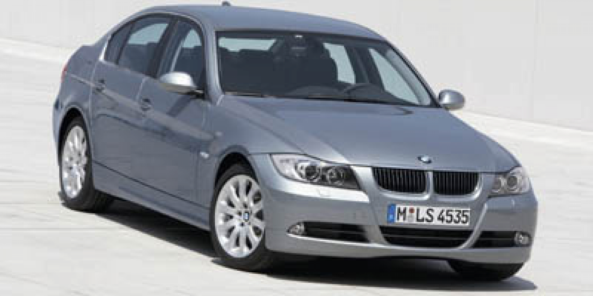 2008 Sparkling Graphite Metallic /Black BMW 3-Series 328xi (WBAVC93588K) with an 3.0L L6 DOHC 24V engine, 6-speed manual transmission, located at 234 Columbia Ave, Battle Creek, MI, 49015, (269) 222-0088, 42.298264, -85.192543 - <b>Vehicle Details</b><br>Get ready to elevate your driving experience with this stunning 2008 BMW 3 Series 328xi, a perfect blend of performance, luxury, and reliability. This exceptional vehicle is equipped with BMW's renowned AWD system, providing unmatched stability and control, especially in ch - Photo#0