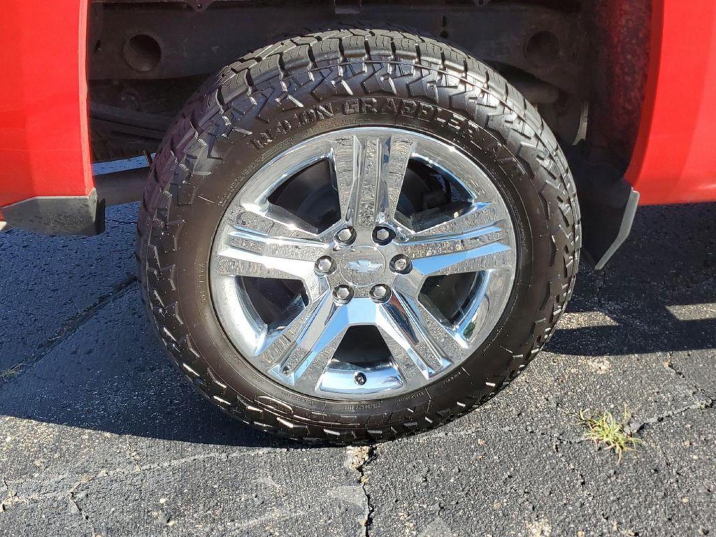 2018 Red Hot /Dark Ash/Jet Black Chevrolet Silverado 1500 Custom Crew Cab 4WD (3GCUKPEC8JG) with an 5.3L V8 OHV 16V engine, 6A transmission, located at 6064 Gull Rd, Kalamazoo, MI, 49048, (269) 222-0088, 42.328388, -85.512924 - For sale: A 2018 Chevrolet Silverado 1500 Custom that perfectly combines power, versatility, and style. This robust truck is equipped with a V8, 5.3L engine, delivering the performance and reliability you need for both work and leisure. Whether you're towing heavy loads or navigating rugged terrain, - Photo#4