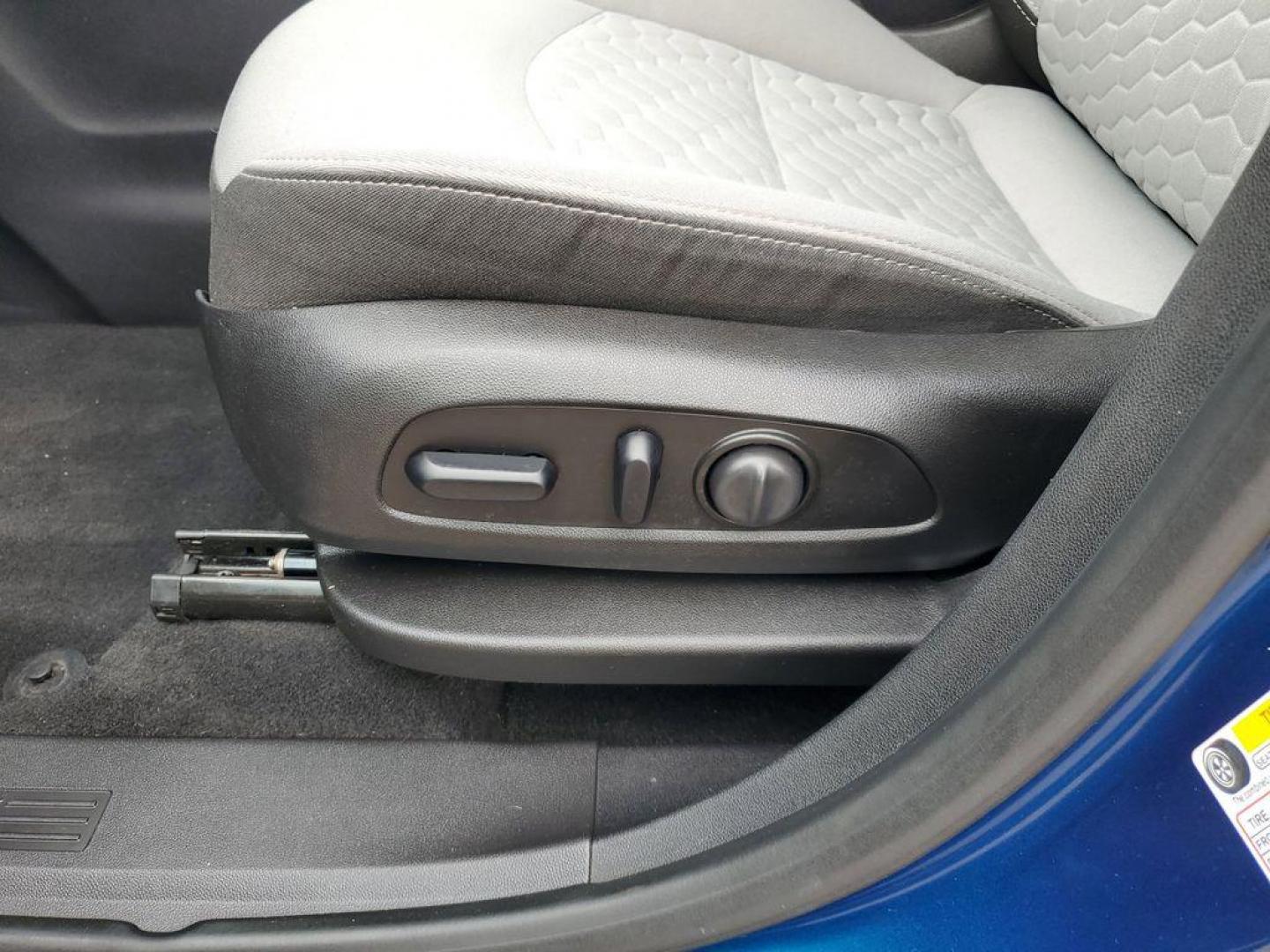 2019 Pacific Blue Metallic /Medium Ash Gray Chevrolet Equinox LT 2.0 AWD (3GNAXVEX9KL) with an 2.0L L4 DOHC 16V engine, 9A transmission, located at 234 Columbia Ave, Battle Creek, MI, 49015, (269) 222-0088, 42.298264, -85.192543 - <b>Vehicle Details</b><br>Discover the versatility and reliability of the 2019 Chevrolet Equinox LT with AWDa perfect blend of performance and technology. This exceptional SUV is powered by a robust 4-cylinder, 2.0L engine that delivers a balanced mix of power and efficiency, making it ideal for bot - Photo#8
