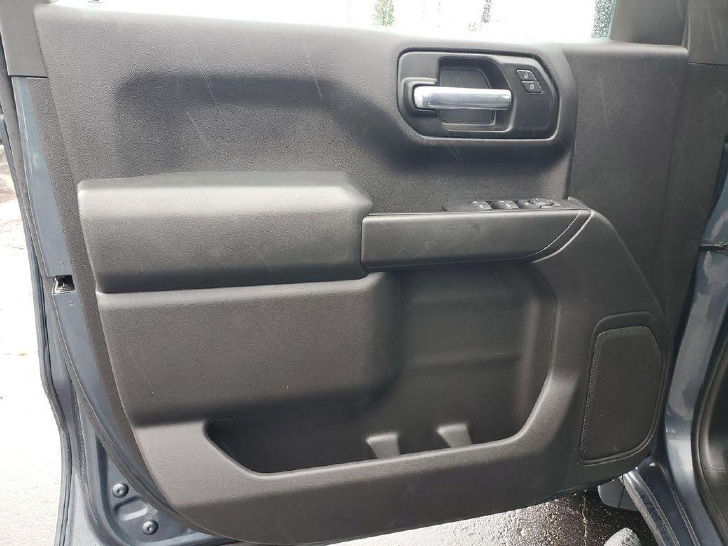 2020 Shadow Gray Metallic /Jet Black Chevrolet Silverado 1500 Custom Crew Cab Short Box 4WD (3GCPYBEK1LG) with an 2.7L L4 DOHC 16V TURBO engine, 6A transmission, located at 6064 Gull Rd, Kalamazoo, MI, 49048, (269) 222-0088, 42.328388, -85.512924 - <b>Vehicle Details</b><br>Get ready to experience the power and versatility of the 2020 Chevrolet Silverado 1500 Custom! This robust truck combines rugged capability with modern technology, making it the perfect partner for both work and play. With 0 miles on the odometer, this Chevrolet Silverado f - Photo#9