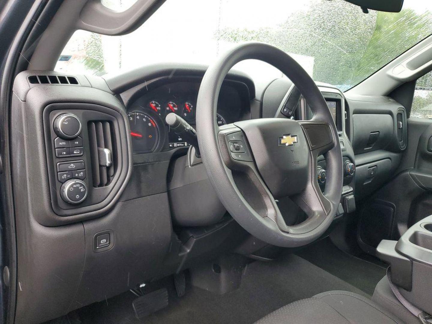 2020 Shadow Gray Metallic /Jet Black Chevrolet Silverado 1500 Custom Crew Cab Short Box 4WD (3GCPYBEK1LG) with an 2.7L L4 DOHC 16V TURBO engine, 6A transmission, located at 6064 Gull Rd, Kalamazoo, MI, 49048, (269) 222-0088, 42.328388, -85.512924 - <b>Vehicle Details</b><br>Get ready to experience the power and versatility of the 2020 Chevrolet Silverado 1500 Custom! This robust truck combines rugged capability with modern technology, making it the perfect partner for both work and play. With 0 miles on the odometer, this Chevrolet Silverado f - Photo#12