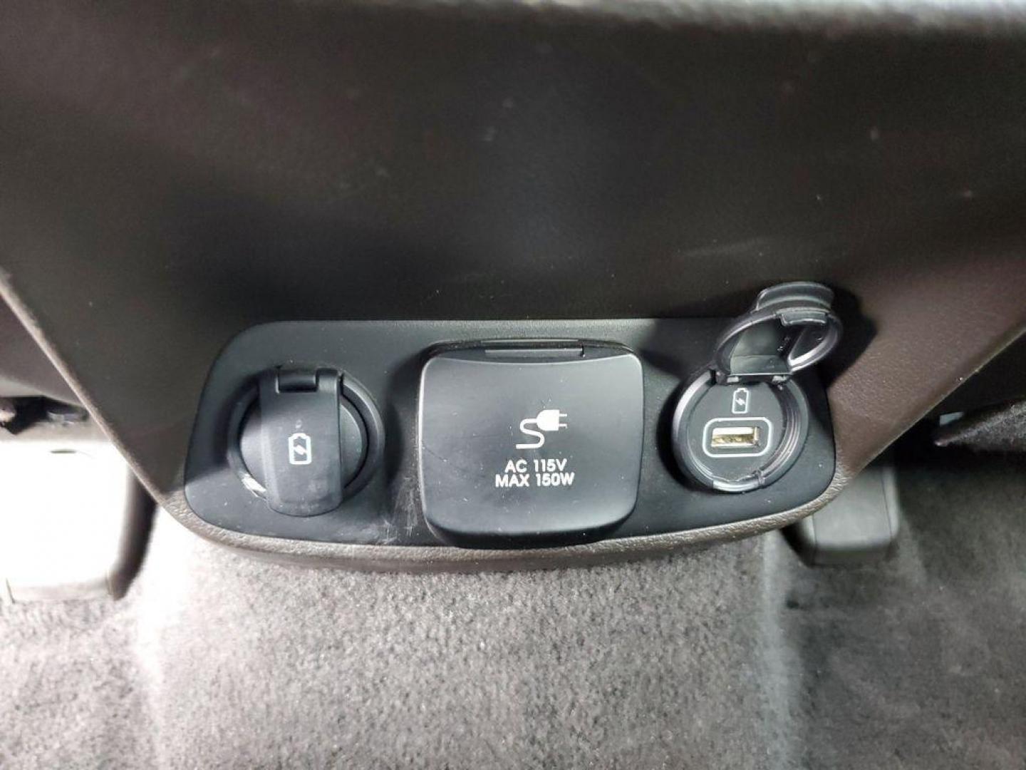 2020 Lava Orange /Espresso/Gray Hyundai Santa Fe Ultimate 2.0T AWD (5NMS5CAA7LH) with an 2.0L L4 DOHC 16V TURBO engine, 6A transmission, located at 6064 Gull Rd, Kalamazoo, MI, 49048, (269) 222-0088, 42.328388, -85.512924 - <b>Summary</b><br>NAVIGATION PACKAGE Power Moonroof<br><br><b>Vehicle Details</b><br>Discover the pristine elegance and unbeatable performance of the 2020 Hyundai Santa Fe Limited, the ultimate vehicle for those who crave adventure without compromising on luxury. With only 0 miles on the odometer, t - Photo#11