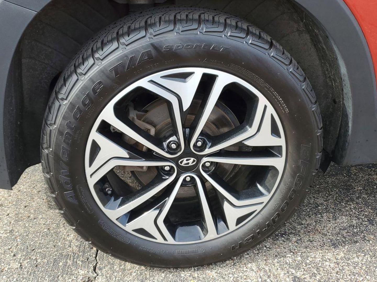 2020 Lava Orange /Espresso/Gray Hyundai Santa Fe Ultimate 2.0T AWD (5NMS5CAA7LH) with an 2.0L L4 DOHC 16V TURBO engine, 6A transmission, located at 6064 Gull Rd, Kalamazoo, MI, 49048, (269) 222-0088, 42.328388, -85.512924 - <b>Summary</b><br>NAVIGATION PACKAGE Power Moonroof<br><br><b>Vehicle Details</b><br>Discover the pristine elegance and unbeatable performance of the 2020 Hyundai Santa Fe Limited, the ultimate vehicle for those who crave adventure without compromising on luxury. With only 0 miles on the odometer, t - Photo#4