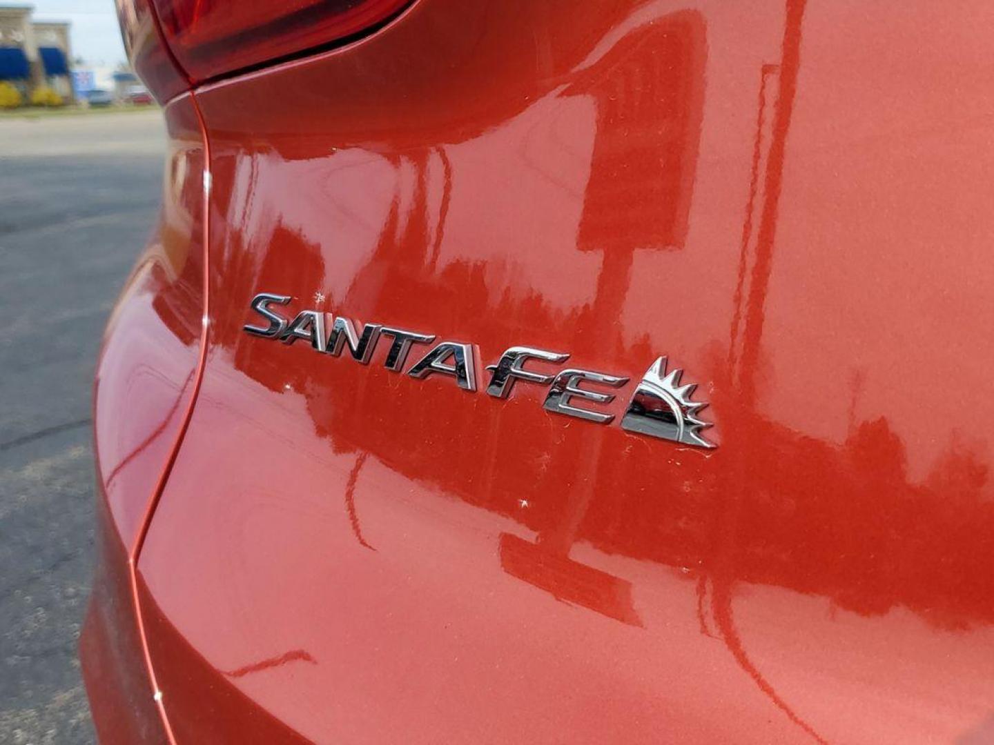 2020 Lava Orange /Espresso/Gray Hyundai Santa Fe Ultimate 2.0T AWD (5NMS5CAA7LH) with an 2.0L L4 DOHC 16V TURBO engine, 6A transmission, located at 6064 Gull Rd, Kalamazoo, MI, 49048, (269) 222-0088, 42.328388, -85.512924 - <b>Summary</b><br>NAVIGATION PACKAGE Power Moonroof<br><br><b>Vehicle Details</b><br>Discover the pristine elegance and unbeatable performance of the 2020 Hyundai Santa Fe Limited, the ultimate vehicle for those who crave adventure without compromising on luxury. With only 0 miles on the odometer, t - Photo#5