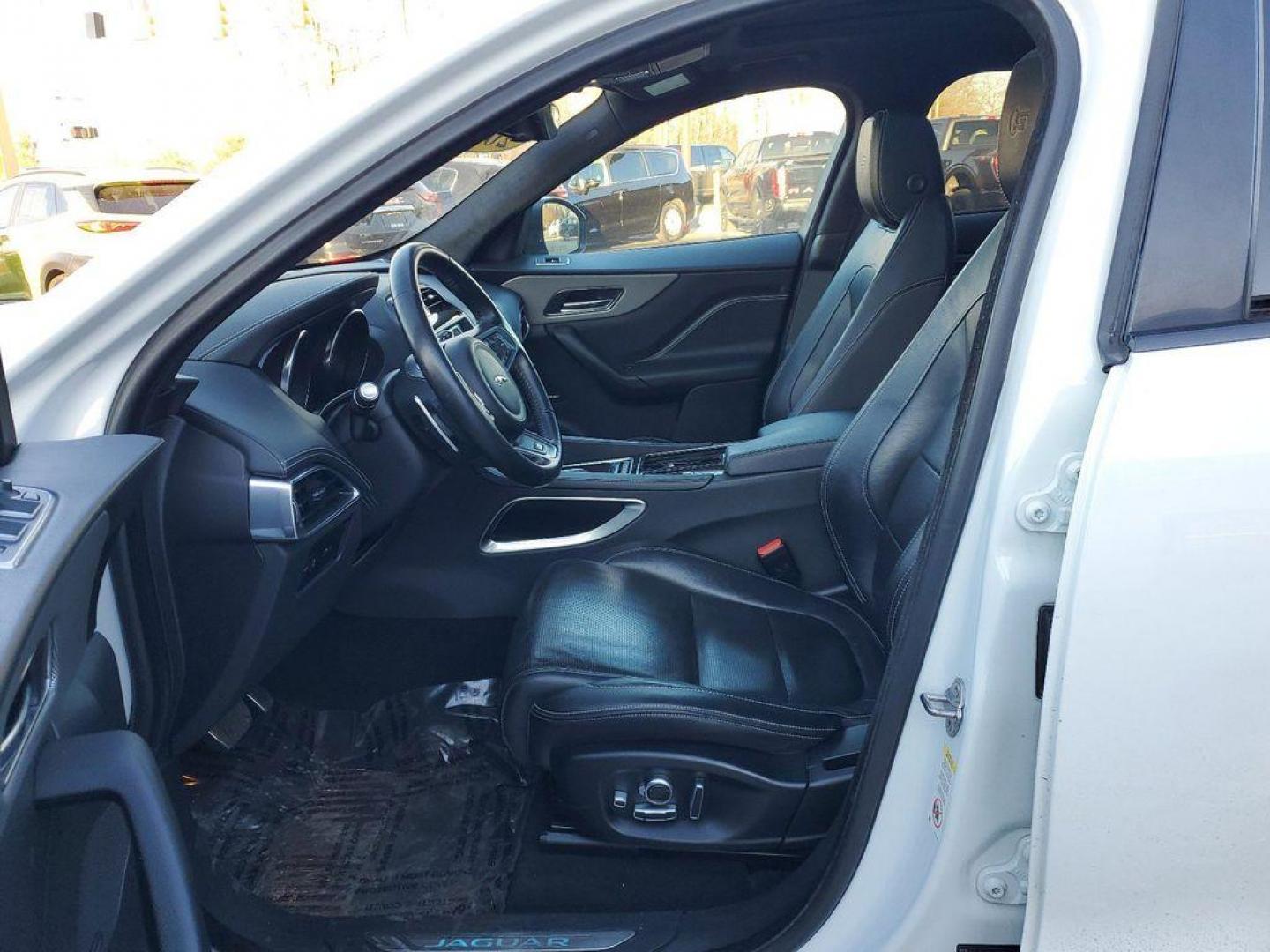 2020 Meribel White Pearl Satin /Ebony/Light Oyster Stitch Jaguar F-Pace S (SADCM2FVXLA) with an 3.0L V6 DOHC 24V SUPERCHARGED engine, 8A transmission, located at 6064 Gull Rd, Kalamazoo, MI, 49048, (269) 222-0088, 42.328388, -85.512924 - **Equipment listed is based on original vehicle build and subject to change. Please confirm the accuracy of the included equipment by calling the dealer prior to purchase.** - Photo#9