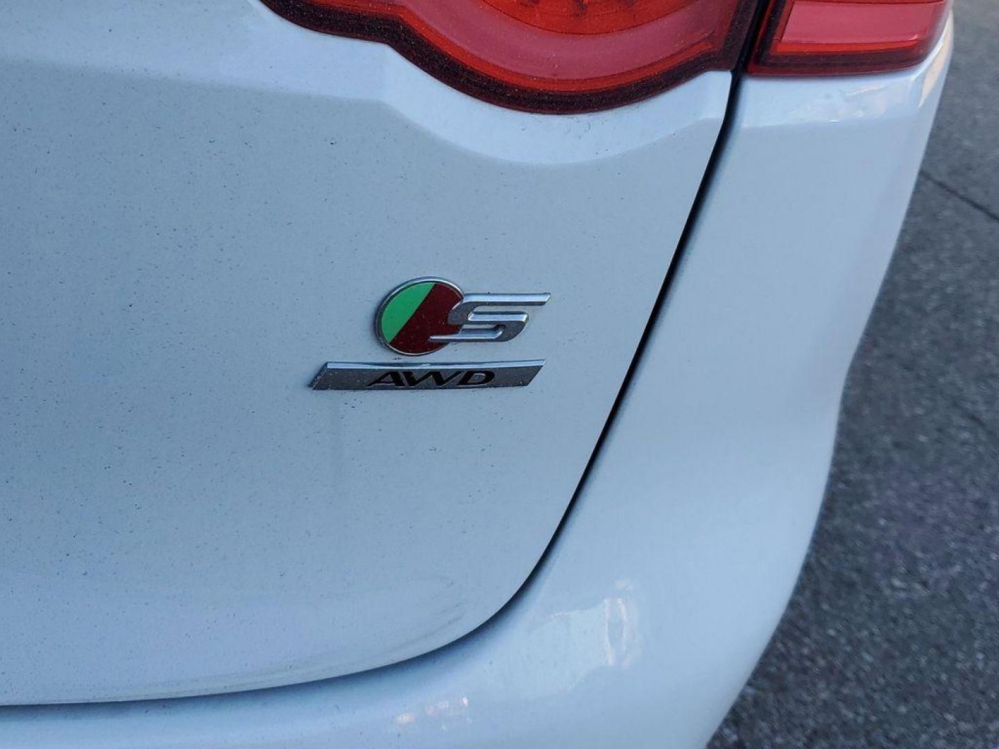 2020 Meribel White Pearl Satin /Ebony/Light Oyster Stitch Jaguar F-Pace S (SADCM2FVXLA) with an 3.0L V6 DOHC 24V SUPERCHARGED engine, 8A transmission, located at 6064 Gull Rd, Kalamazoo, MI, 49048, (269) 222-0088, 42.328388, -85.512924 - **Equipment listed is based on original vehicle build and subject to change. Please confirm the accuracy of the included equipment by calling the dealer prior to purchase.** - Photo#29