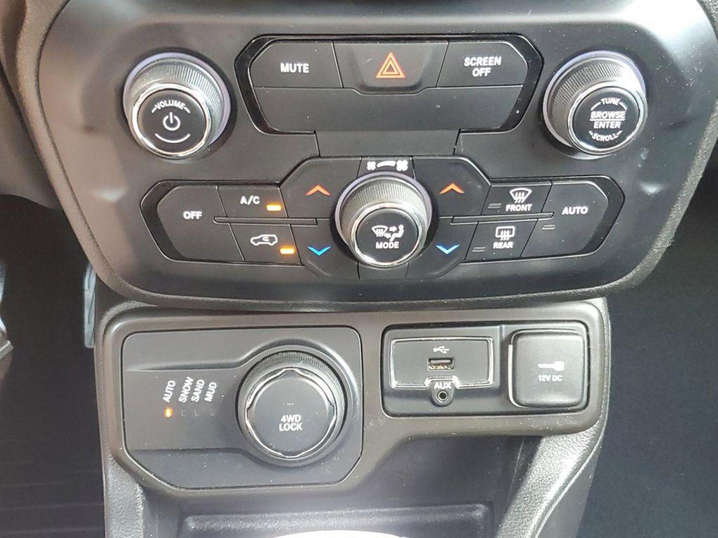 2020 Colorado Red Clearcoat /Black Jeep Renegade Latitude 4WD (ZACNJBBB4LP) with an 2.4L L4 DOHC 16V engine, 9A transmission, located at 234 Columbia Ave, Battle Creek, MI, 49015, (269) 222-0088, 42.298264, -85.192543 - <b>Vehicle Details</b><br>Get ready to conquer the roads with this stunning 2020 Jeep Renegade Latitude! This adventure-ready SUV is the perfect blend of rugged capability and modern sophistication. With its robust 4WD system, you'll easily tackle any terrain, whether you're navigating city streets - Photo#16