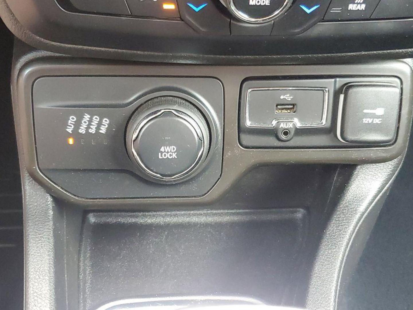 2020 Colorado Red Clearcoat /Black Jeep Renegade Latitude 4WD (ZACNJBBB4LP) with an 2.4L L4 DOHC 16V engine, 9A transmission, located at 234 Columbia Ave, Battle Creek, MI, 49015, (269) 222-0088, 42.298264, -85.192543 - <b>Vehicle Details</b><br>Get ready to conquer the roads with this stunning 2020 Jeep Renegade Latitude! This adventure-ready SUV is the perfect blend of rugged capability and modern sophistication. With its robust 4WD system, you'll easily tackle any terrain, whether you're navigating city streets - Photo#17
