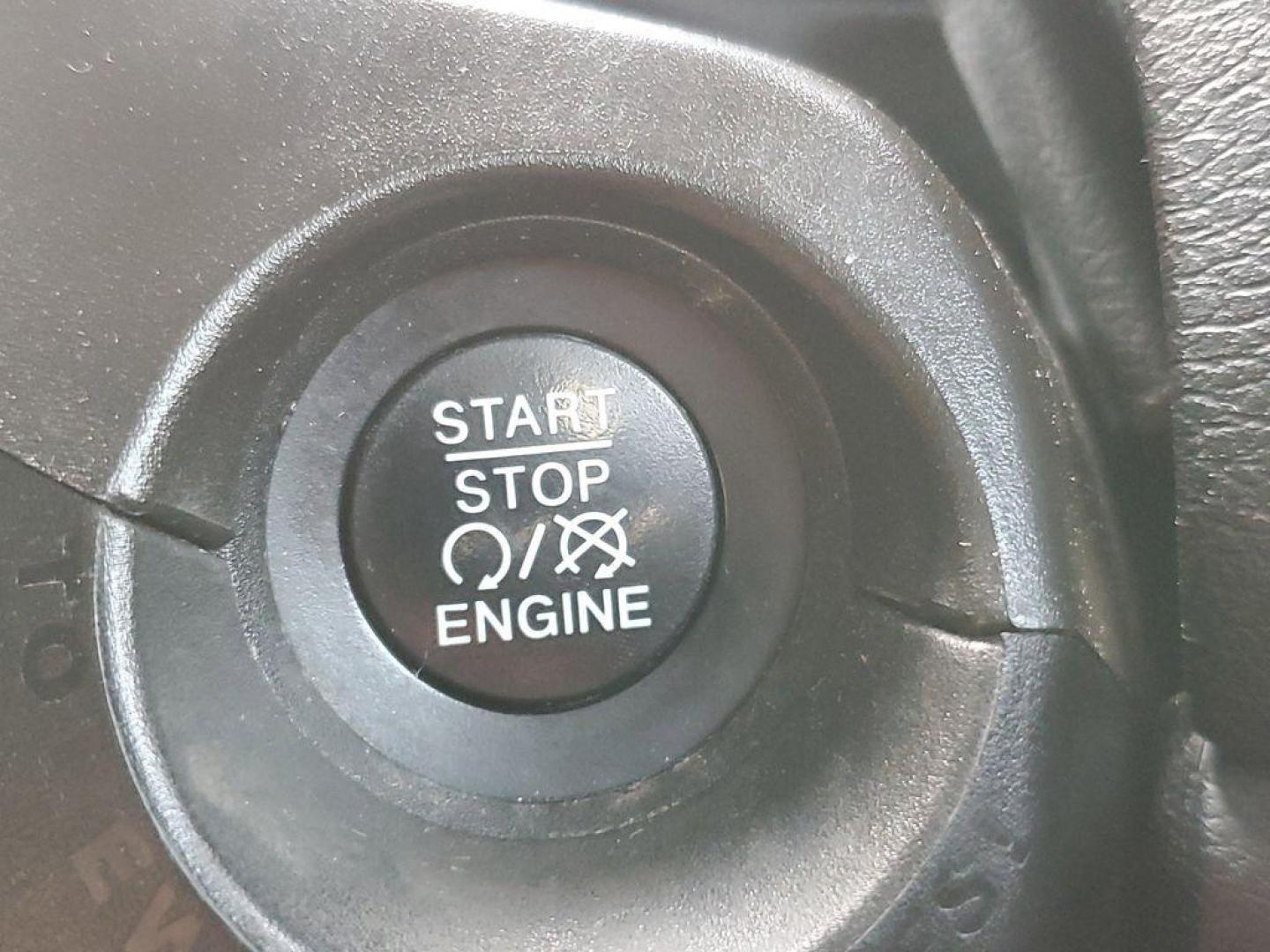2020 Colorado Red Clearcoat /Black Jeep Renegade Latitude 4WD (ZACNJBBB4LP) with an 2.4L L4 DOHC 16V engine, 9A transmission, located at 234 Columbia Ave, Battle Creek, MI, 49015, (269) 222-0088, 42.298264, -85.192543 - <b>Vehicle Details</b><br>Get ready to conquer the roads with this stunning 2020 Jeep Renegade Latitude! This adventure-ready SUV is the perfect blend of rugged capability and modern sophistication. With its robust 4WD system, you'll easily tackle any terrain, whether you're navigating city streets - Photo#21