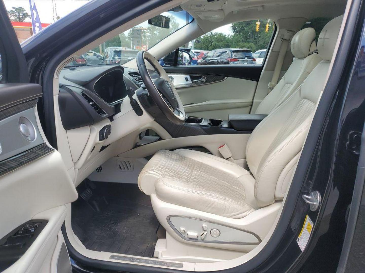 2020 Infinite Black /Alpine Lincoln Nautilus Black Label AWD (2LMPJ9JP7LB) with an 2.7L V6 DOHC 24V engine, 6A transmission, located at 234 Columbia Ave, Battle Creek, MI, 49015, (269) 222-0088, 42.298264, -85.192543 - <b>Vehicle Details</b><br>Discover the epitome of luxury and performance with this exquisite 2020 Lincoln Nautilus Black Label. Equipped with an advanced All-Wheel Drive system, this SUV ensures a confident and smooth driving experience across various terrains. At its heart lies a robust V6, 2.7L tu - Photo#7