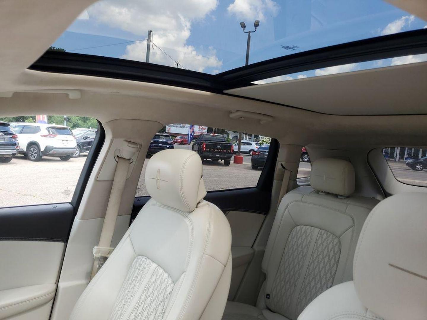 2020 Infinite Black /Alpine Lincoln Nautilus Black Label AWD (2LMPJ9JP7LB) with an 2.7L V6 DOHC 24V engine, 6A transmission, located at 234 Columbia Ave, Battle Creek, MI, 49015, (269) 222-0088, 42.298264, -85.192543 - <b>Vehicle Details</b><br>Discover the epitome of luxury and performance with this exquisite 2020 Lincoln Nautilus Black Label. Equipped with an advanced All-Wheel Drive system, this SUV ensures a confident and smooth driving experience across various terrains. At its heart lies a robust V6, 2.7L tu - Photo#9