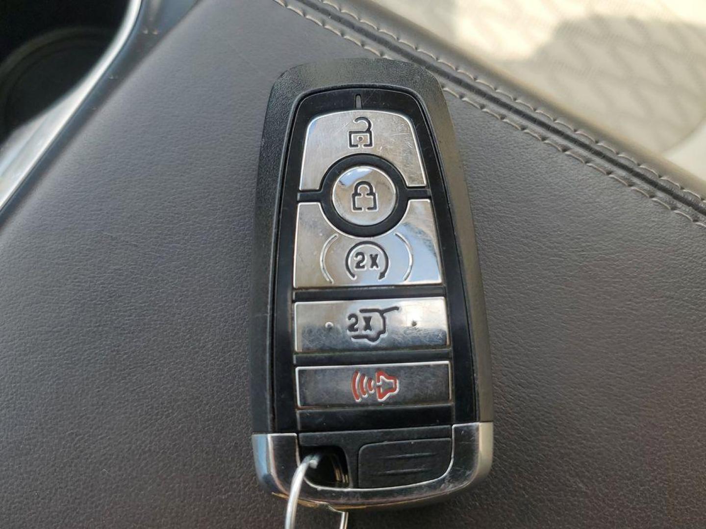 2020 Infinite Black /Alpine Lincoln Nautilus Black Label AWD (2LMPJ9JP7LB) with an 2.7L V6 DOHC 24V engine, 6A transmission, located at 234 Columbia Ave, Battle Creek, MI, 49015, (269) 222-0088, 42.298264, -85.192543 - <b>Vehicle Details</b><br>Discover the epitome of luxury and performance with this exquisite 2020 Lincoln Nautilus Black Label. Equipped with an advanced All-Wheel Drive system, this SUV ensures a confident and smooth driving experience across various terrains. At its heart lies a robust V6, 2.7L tu - Photo#21
