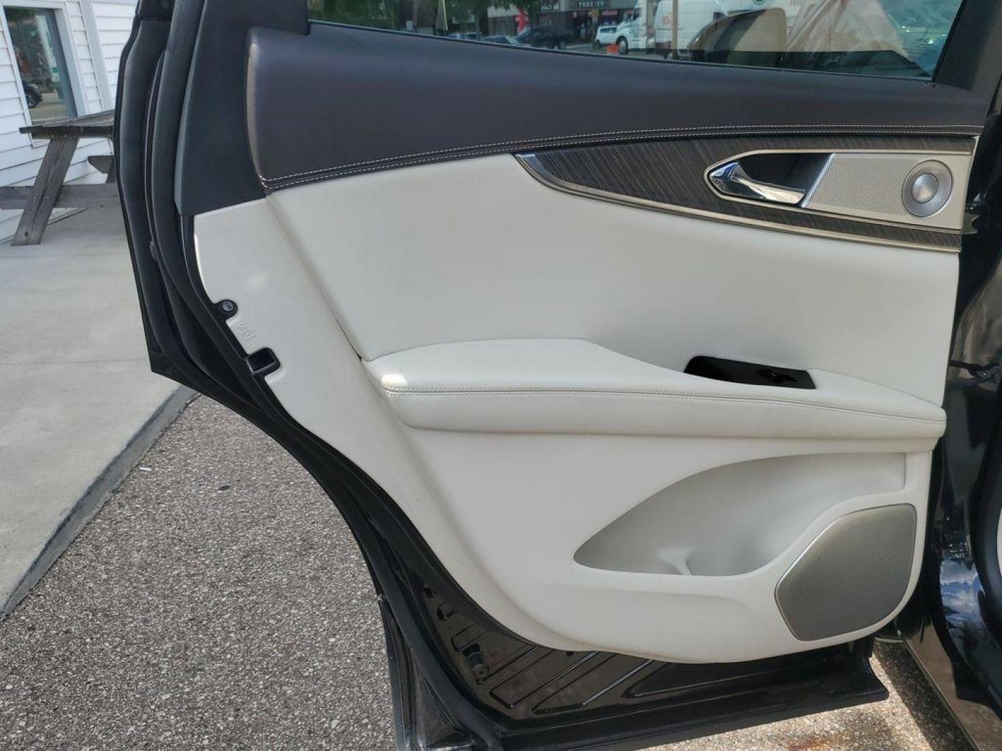 2020 Infinite Black /Alpine Lincoln Nautilus Black Label AWD (2LMPJ9JP7LB) with an 2.7L V6 DOHC 24V engine, 6A transmission, located at 234 Columbia Ave, Battle Creek, MI, 49015, (269) 222-0088, 42.298264, -85.192543 - <b>Vehicle Details</b><br>Discover the epitome of luxury and performance with this exquisite 2020 Lincoln Nautilus Black Label. Equipped with an advanced All-Wheel Drive system, this SUV ensures a confident and smooth driving experience across various terrains. At its heart lies a robust V6, 2.7L tu - Photo#24
