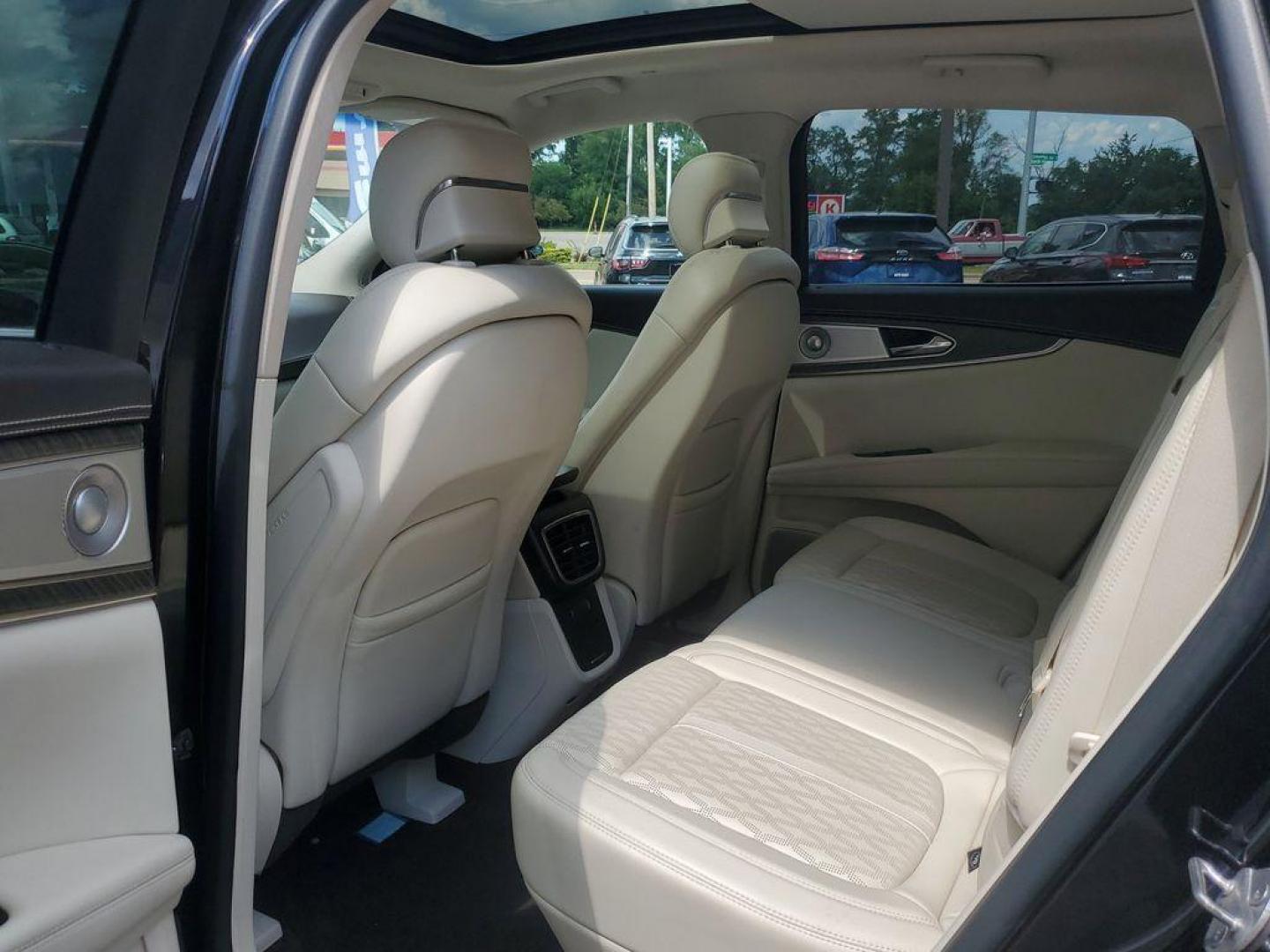 2020 Infinite Black /Alpine Lincoln Nautilus Black Label AWD (2LMPJ9JP7LB) with an 2.7L V6 DOHC 24V engine, 6A transmission, located at 234 Columbia Ave, Battle Creek, MI, 49015, (269) 222-0088, 42.298264, -85.192543 - <b>Vehicle Details</b><br>Discover the epitome of luxury and performance with this exquisite 2020 Lincoln Nautilus Black Label. Equipped with an advanced All-Wheel Drive system, this SUV ensures a confident and smooth driving experience across various terrains. At its heart lies a robust V6, 2.7L tu - Photo#25