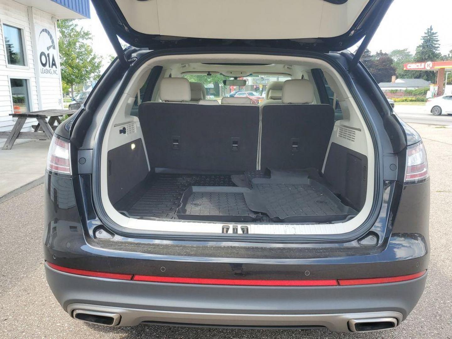 2020 Infinite Black /Alpine Lincoln Nautilus Black Label AWD (2LMPJ9JP7LB) with an 2.7L V6 DOHC 24V engine, 6A transmission, located at 234 Columbia Ave, Battle Creek, MI, 49015, (269) 222-0088, 42.298264, -85.192543 - <b>Vehicle Details</b><br>Discover the epitome of luxury and performance with this exquisite 2020 Lincoln Nautilus Black Label. Equipped with an advanced All-Wheel Drive system, this SUV ensures a confident and smooth driving experience across various terrains. At its heart lies a robust V6, 2.7L tu - Photo#28