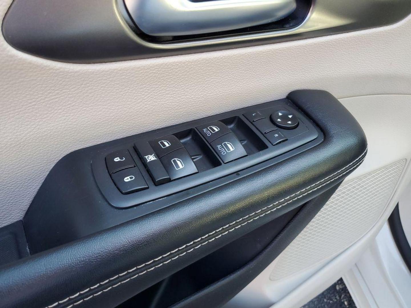2021 Luxury White Pearlcoat /Alloy/Black Chrysler Pacifica Touring-L (2C4RC1BG1MR) with an 3.6L V6 DOHC 24V engine, 9A transmission, located at 6064 Gull Rd, Kalamazoo, MI, 49048, (269) 222-0088, 42.328388, -85.512924 - <b>Vehicle Details</b><br>Discover the unparalleled comfort and sophistication of the 2021 Chrysler Pacifica Touring L, a minivan designed with both family and style in mind. This pristine model, with 0 miles on the odometer, offers an impressive blend of performance and luxury. Under the hood, you' - Photo#12