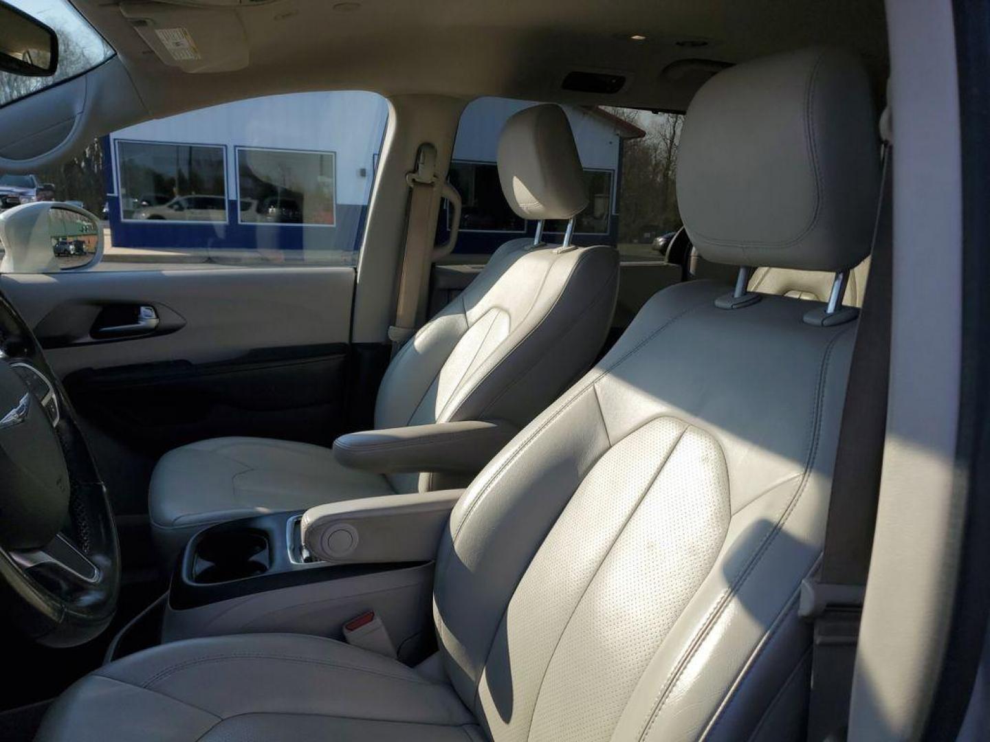 2021 Luxury White Pearlcoat /Alloy/Black Chrysler Pacifica Touring-L (2C4RC1BG1MR) with an 3.6L V6 DOHC 24V engine, 9A transmission, located at 6064 Gull Rd, Kalamazoo, MI, 49048, (269) 222-0088, 42.328388, -85.512924 - <b>Vehicle Details</b><br>Discover the unparalleled comfort and sophistication of the 2021 Chrysler Pacifica Touring L, a minivan designed with both family and style in mind. This pristine model, with 0 miles on the odometer, offers an impressive blend of performance and luxury. Under the hood, you' - Photo#14