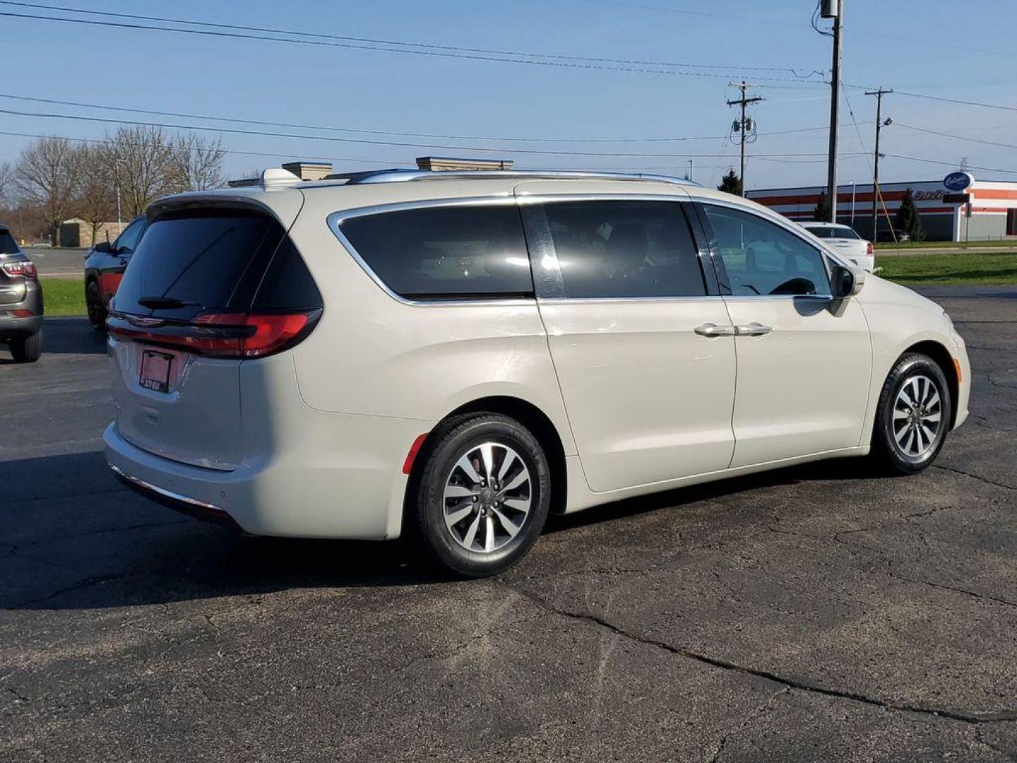 2021 Luxury White Pearlcoat /Alloy/Black Chrysler Pacifica Touring-L (2C4RC1BG1MR) with an 3.6L V6 DOHC 24V engine, 9A transmission, located at 6064 Gull Rd, Kalamazoo, MI, 49048, (269) 222-0088, 42.328388, -85.512924 - <b>Vehicle Details</b><br>Discover the unparalleled comfort and sophistication of the 2021 Chrysler Pacifica Touring L, a minivan designed with both family and style in mind. This pristine model, with 0 miles on the odometer, offers an impressive blend of performance and luxury. Under the hood, you' - Photo#3