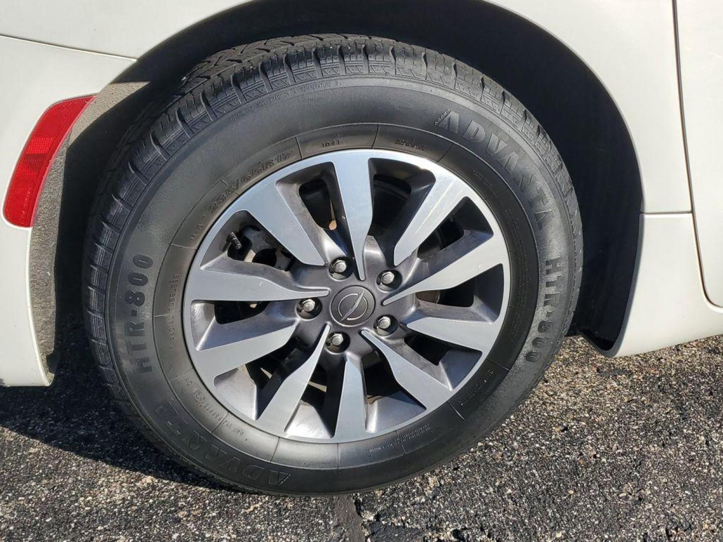 2021 Luxury White Pearlcoat /Alloy/Black Chrysler Pacifica Touring-L (2C4RC1BG1MR) with an 3.6L V6 DOHC 24V engine, 9A transmission, located at 6064 Gull Rd, Kalamazoo, MI, 49048, (269) 222-0088, 42.328388, -85.512924 - <b>Vehicle Details</b><br>Discover the unparalleled comfort and sophistication of the 2021 Chrysler Pacifica Touring L, a minivan designed with both family and style in mind. This pristine model, with 0 miles on the odometer, offers an impressive blend of performance and luxury. Under the hood, you' - Photo#4