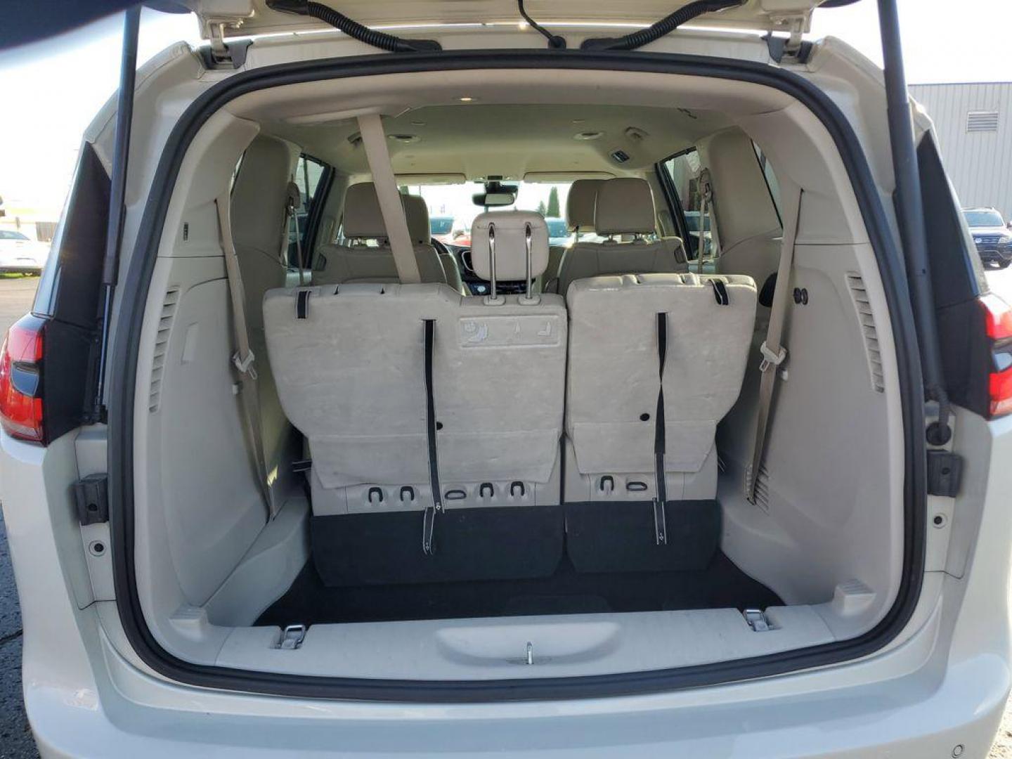 2021 Luxury White Pearlcoat /Alloy/Black Chrysler Pacifica Touring-L (2C4RC1BG1MR) with an 3.6L V6 DOHC 24V engine, 9A transmission, located at 6064 Gull Rd, Kalamazoo, MI, 49048, (269) 222-0088, 42.328388, -85.512924 - <b>Vehicle Details</b><br>Discover the unparalleled comfort and sophistication of the 2021 Chrysler Pacifica Touring L, a minivan designed with both family and style in mind. This pristine model, with 0 miles on the odometer, offers an impressive blend of performance and luxury. Under the hood, you' - Photo#6