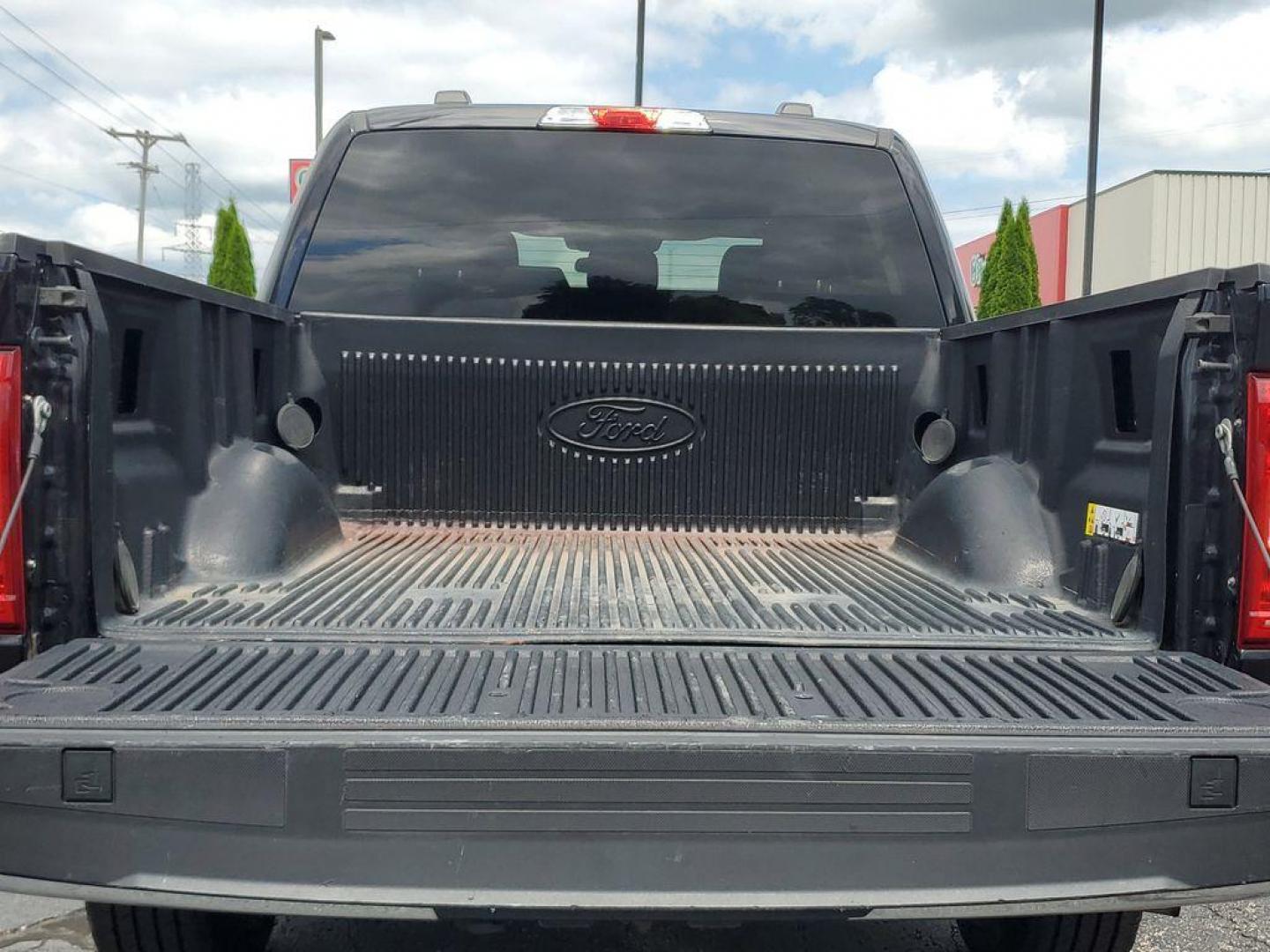 2021 Agate Black Metallic /Black/Medium Dark Slate Ford F-150 King-Ranch SuperCrew 5.5-ft. 2WD (1FTEW1EB3MK) with an 3.3L V6 DOHC 24V engine, 6A transmission, located at 6064 Gull Rd, Kalamazoo, MI, 49048, (269) 222-0088, 42.328388, -85.512924 - Experience the perfect blend of power and sophistication with this pre-owned 2021 Ford F-150 XLT, an exceptional choice for those seeking reliability and performance. This robust pickup is equipped with a 3.3L V6 engine and 4WD, ensuring superior handling and versatility whether navigating city stre - Photo#6