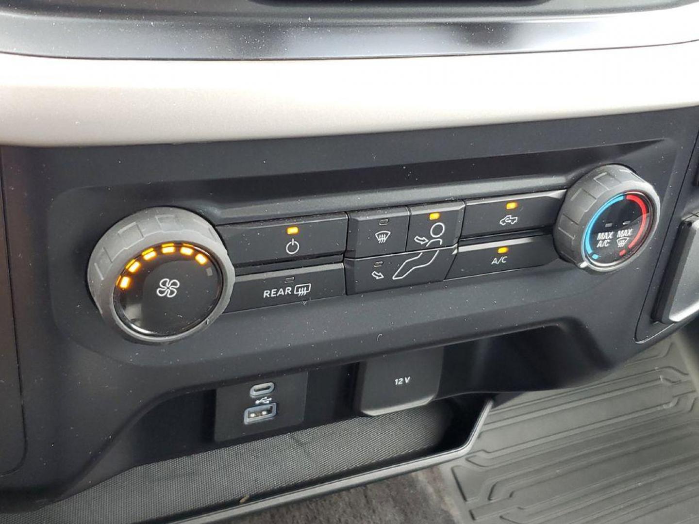 2021 Agate Black Metallic /Black/Medium Dark Slate Ford F-150 King-Ranch SuperCrew 5.5-ft. 2WD (1FTEW1EB3MK) with an 3.3L V6 DOHC 24V engine, 6A transmission, located at 6064 Gull Rd, Kalamazoo, MI, 49048, (269) 222-0088, 42.328388, -85.512924 - Experience the perfect blend of power and sophistication with this pre-owned 2021 Ford F-150 XLT, an exceptional choice for those seeking reliability and performance. This robust pickup is equipped with a 3.3L V6 engine and 4WD, ensuring superior handling and versatility whether navigating city stre - Photo#20