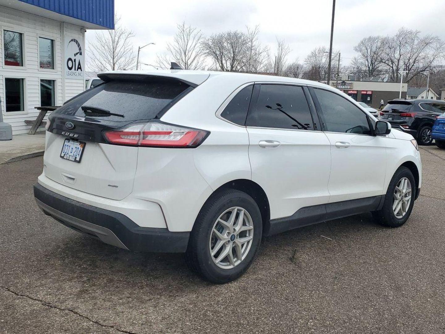 2022 Oxford White /Ebony Ford Edge SEL AWD (2FMPK4J90NB) with an 2.0L L4 DOHC 16V engine, 6A transmission, located at 234 Columbia Ave, Battle Creek, MI, 49015, (269) 222-0088, 42.298264, -85.192543 - Equipment Group 201A: 18" Sparkle Silver-Painted Aluminum Wheels; 3.80 Axle Ratio; ActiveX Seating Material Heated Bucket Seats; 8-Speed Automatic Transmission with SelectShift; Twin-Scroll 2.0L EcoBoost Engine; 245/60R18 AS BSW Tires; TBD GVWR; AM/FM Stereo/MP3 Capable Radio Mini Spare Wheel LED Da - Photo#1