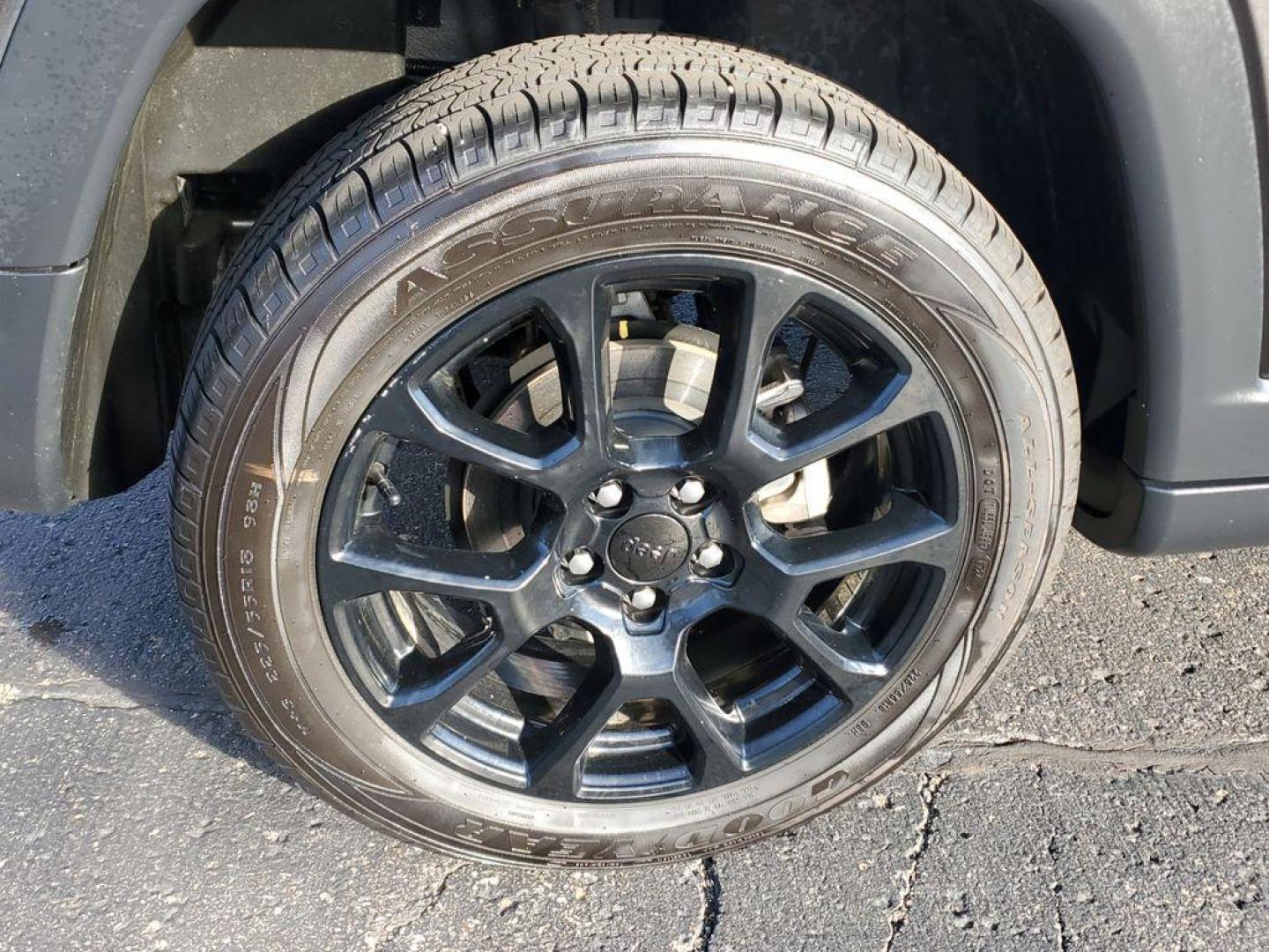 2022 Granite Crystal Metallic Clearcoat /BLACK Jeep Compass High Altitude 4WD (3C4NJDFBXNT) with an 2.4L L4 DOHC 16V engine, 6M transmission, located at 6064 Gull Rd, Kalamazoo, MI, 49048, (269) 222-0088, 42.328388, -85.512924 - Discover the perfect blend of style, performance, and modern technology with this exceptional 2022 Jeep Compass Latitude Lux. Designed for both adventure and everyday driving, this versatile SUV is equipped with a robust 4WD system and a 4-cylinder, 2.4L engine, ensuring a smooth and responsive ride - Photo#4