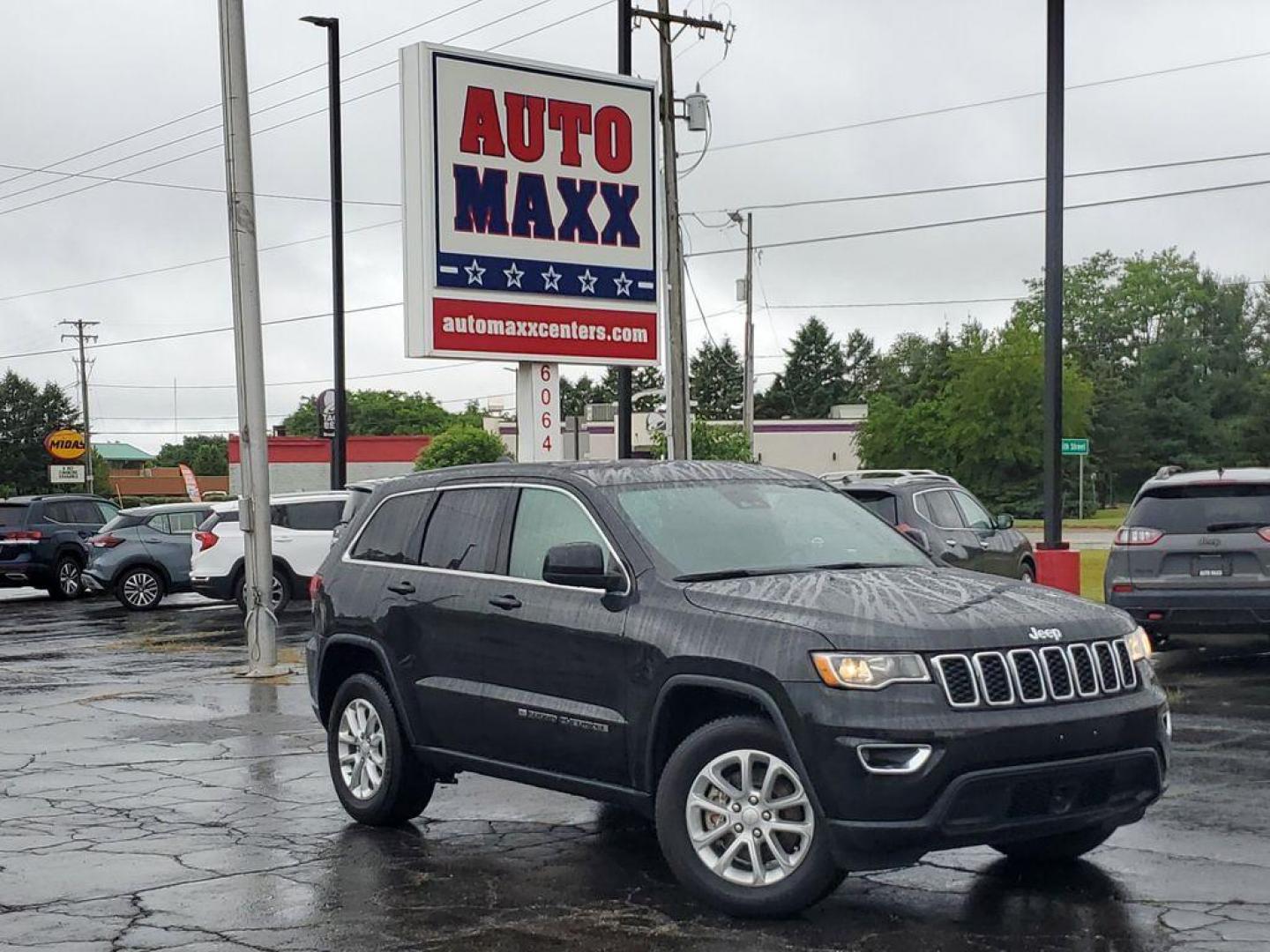 2022 BLACK /GREY Jeep Grand Cherokee Laredo E 4WD (1C4RJFAG7NC) with an 3.6L V6 DOHC 24V engine, 8A transmission, located at 6064 Gull Rd, Kalamazoo, MI, 49048, (269) 222-0088, 42.328388, -85.512924 - Experience adventure like never before with this stunning 2022 Jeep Grand Cherokee WK Laredo! Engineered for those who crave the thrill of the road while demanding top-notch reliability, this SUV is your ticket to unparalleled journeys. Equipped with a robust 4WD system and a powerful V6, 3.6L engin - Photo#0