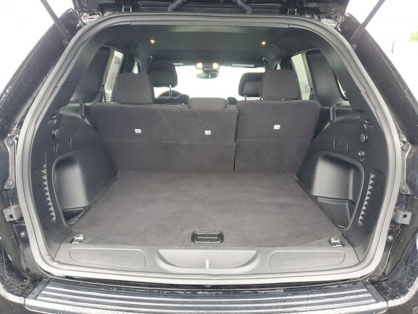 2022 BLACK /GREY Jeep Grand Cherokee Laredo E 4WD (1C4RJFAG7NC) with an 3.6L V6 DOHC 24V engine, 8A transmission, located at 6064 Gull Rd, Kalamazoo, MI, 49048, (269) 222-0088, 42.328388, -85.512924 - Experience adventure like never before with this stunning 2022 Jeep Grand Cherokee WK Laredo! Engineered for those who crave the thrill of the road while demanding top-notch reliability, this SUV is your ticket to unparalleled journeys. Equipped with a robust 4WD system and a powerful V6, 3.6L engin - Photo#7