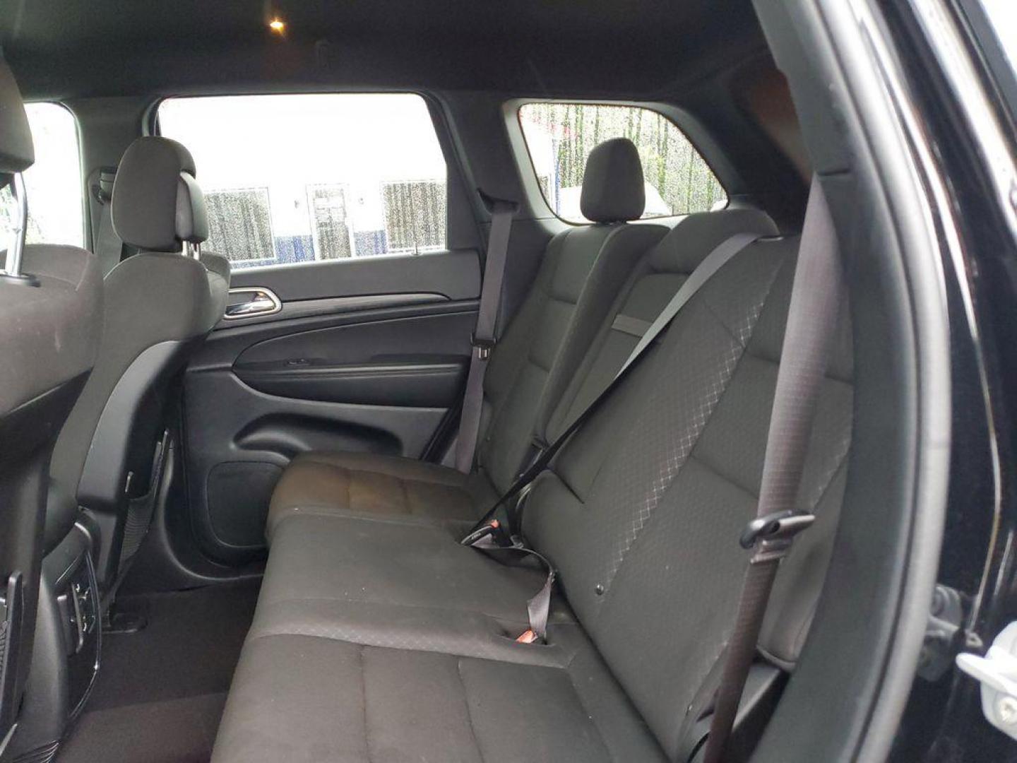 2022 BLACK /GREY Jeep Grand Cherokee Laredo E 4WD (1C4RJFAG7NC) with an 3.6L V6 DOHC 24V engine, 8A transmission, located at 6064 Gull Rd, Kalamazoo, MI, 49048, (269) 222-0088, 42.328388, -85.512924 - Experience adventure like never before with this stunning 2022 Jeep Grand Cherokee WK Laredo! Engineered for those who crave the thrill of the road while demanding top-notch reliability, this SUV is your ticket to unparalleled journeys. Equipped with a robust 4WD system and a powerful V6, 3.6L engin - Photo#8