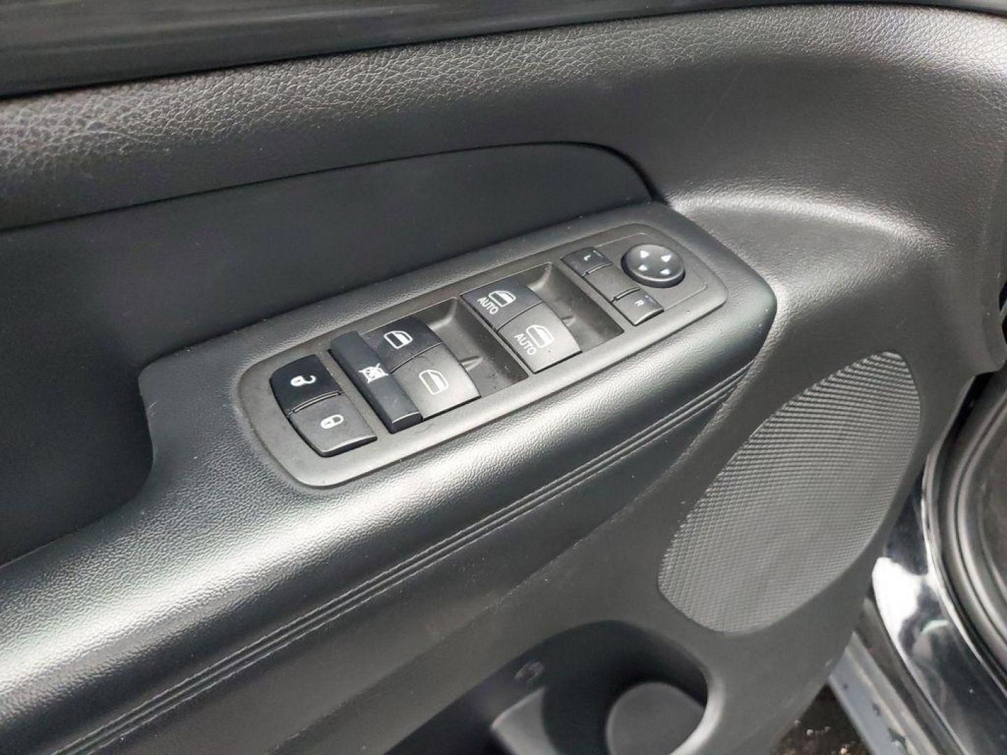 2022 BLACK /GREY Jeep Grand Cherokee Laredo E 4WD (1C4RJFAG7NC) with an 3.6L V6 DOHC 24V engine, 8A transmission, located at 6064 Gull Rd, Kalamazoo, MI, 49048, (269) 222-0088, 42.328388, -85.512924 - Experience adventure like never before with this stunning 2022 Jeep Grand Cherokee WK Laredo! Engineered for those who crave the thrill of the road while demanding top-notch reliability, this SUV is your ticket to unparalleled journeys. Equipped with a robust 4WD system and a powerful V6, 3.6L engin - Photo#11