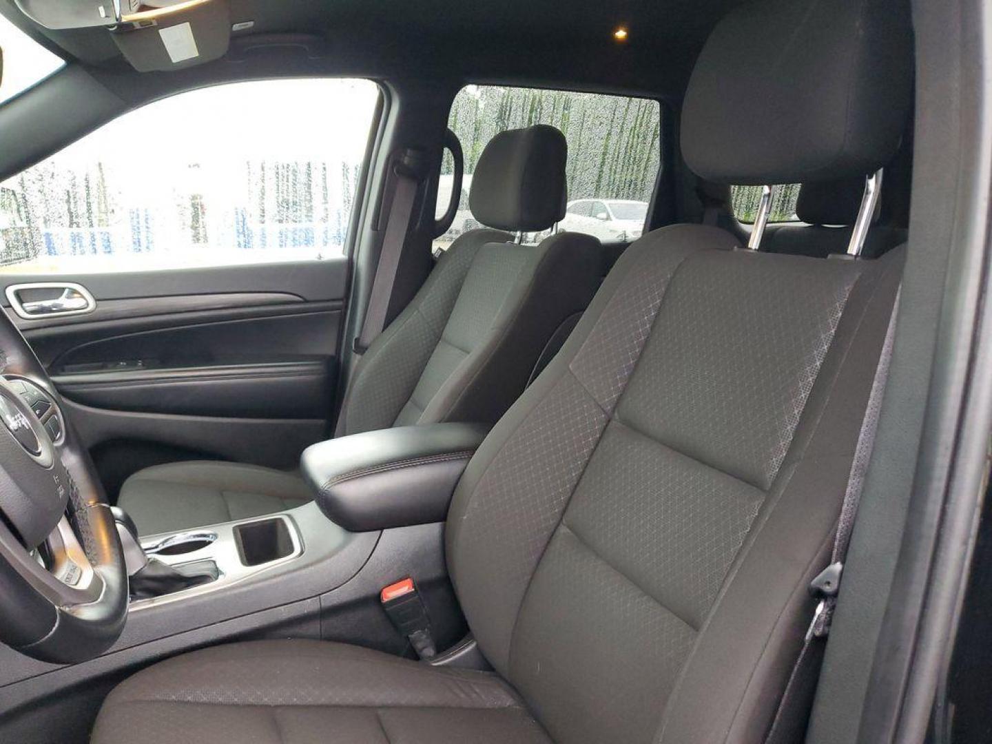 2022 BLACK /GREY Jeep Grand Cherokee Laredo E 4WD (1C4RJFAG7NC) with an 3.6L V6 DOHC 24V engine, 8A transmission, located at 6064 Gull Rd, Kalamazoo, MI, 49048, (269) 222-0088, 42.328388, -85.512924 - Experience adventure like never before with this stunning 2022 Jeep Grand Cherokee WK Laredo! Engineered for those who crave the thrill of the road while demanding top-notch reliability, this SUV is your ticket to unparalleled journeys. Equipped with a robust 4WD system and a powerful V6, 3.6L engin - Photo#12