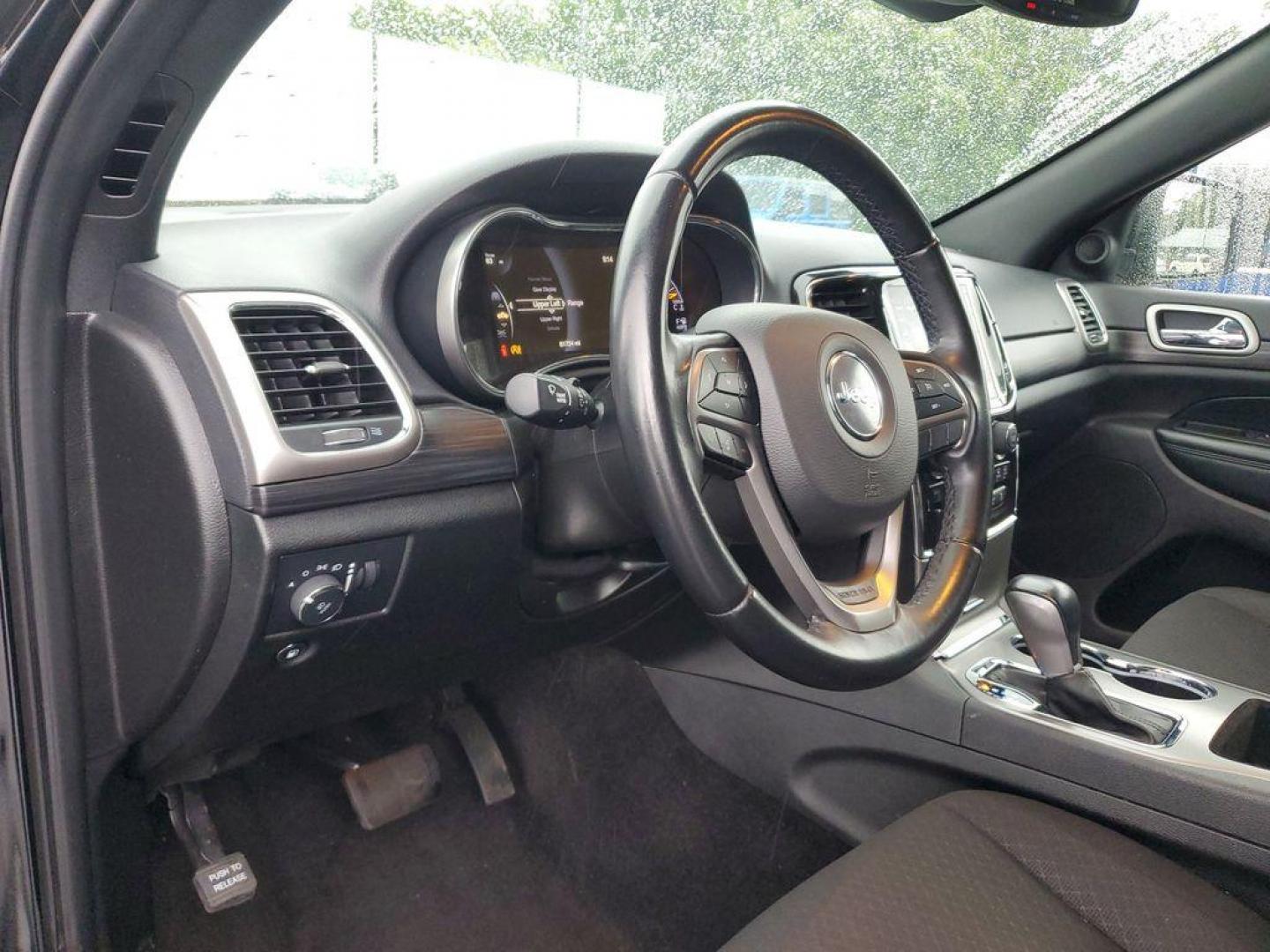 2022 BLACK /GREY Jeep Grand Cherokee Laredo E 4WD (1C4RJFAG7NC) with an 3.6L V6 DOHC 24V engine, 8A transmission, located at 6064 Gull Rd, Kalamazoo, MI, 49048, (269) 222-0088, 42.328388, -85.512924 - Experience adventure like never before with this stunning 2022 Jeep Grand Cherokee WK Laredo! Engineered for those who crave the thrill of the road while demanding top-notch reliability, this SUV is your ticket to unparalleled journeys. Equipped with a robust 4WD system and a powerful V6, 3.6L engin - Photo#13