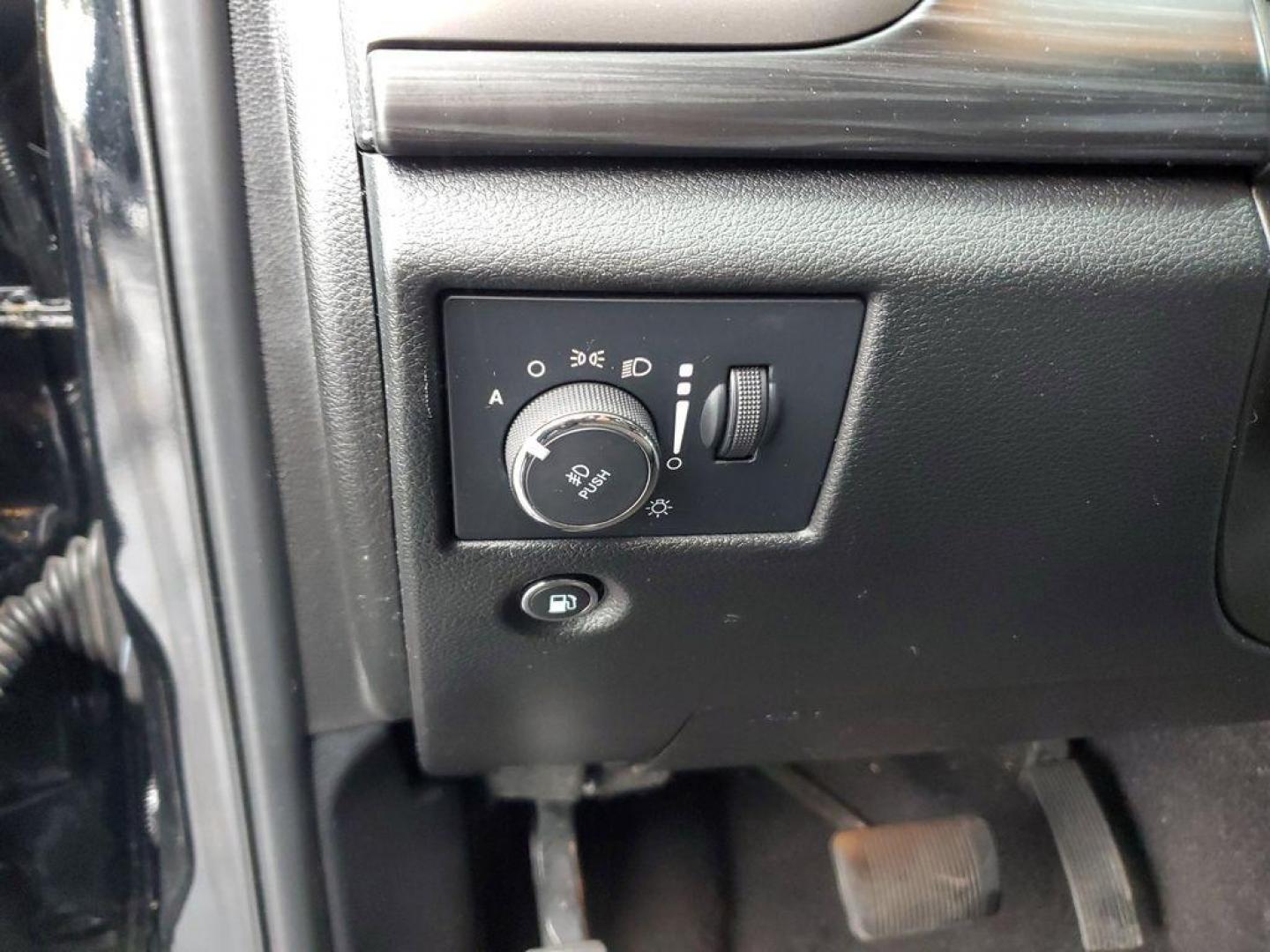 2022 BLACK /GREY Jeep Grand Cherokee Laredo E 4WD (1C4RJFAG7NC) with an 3.6L V6 DOHC 24V engine, 8A transmission, located at 6064 Gull Rd, Kalamazoo, MI, 49048, (269) 222-0088, 42.328388, -85.512924 - Experience adventure like never before with this stunning 2022 Jeep Grand Cherokee WK Laredo! Engineered for those who crave the thrill of the road while demanding top-notch reliability, this SUV is your ticket to unparalleled journeys. Equipped with a robust 4WD system and a powerful V6, 3.6L engin - Photo#14