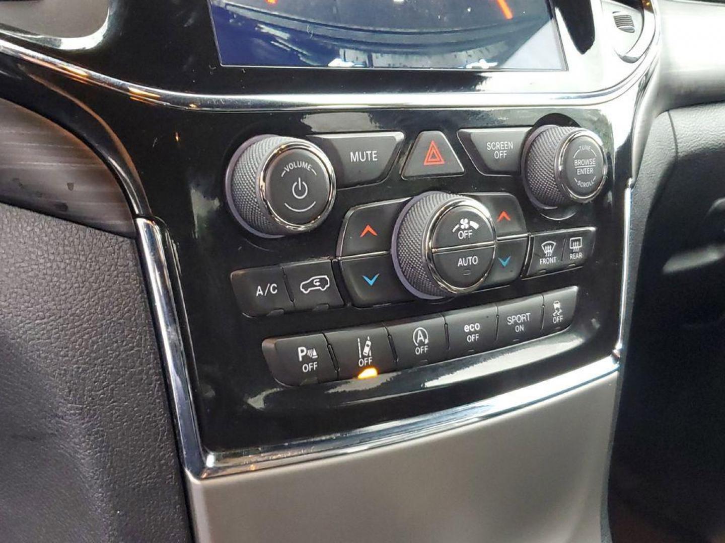 2022 BLACK /GREY Jeep Grand Cherokee Laredo E 4WD (1C4RJFAG7NC) with an 3.6L V6 DOHC 24V engine, 8A transmission, located at 6064 Gull Rd, Kalamazoo, MI, 49048, (269) 222-0088, 42.328388, -85.512924 - Experience adventure like never before with this stunning 2022 Jeep Grand Cherokee WK Laredo! Engineered for those who crave the thrill of the road while demanding top-notch reliability, this SUV is your ticket to unparalleled journeys. Equipped with a robust 4WD system and a powerful V6, 3.6L engin - Photo#21