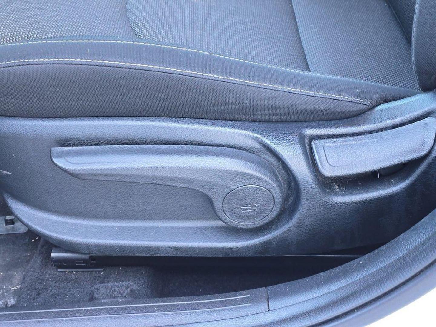 2022 Snow White Pearl /Black Kia Forte FE (3KPF24AD0NE) with an 2.0L L4 DOHC 16V engine, CVT transmission, located at 234 Columbia Ave, Battle Creek, MI, 49015, (269) 222-0088, 42.298264, -85.192543 - <b>Equipment</b><br>Just the right size to accommodate all your needs. It has room for passengers and plenty of trunk space. It comes equipped with Android Auto for seamless smartphone integration on the road. Apple CarPlay: Seamless smartphone integration for the vehicle - stay connected and entert - Photo#9