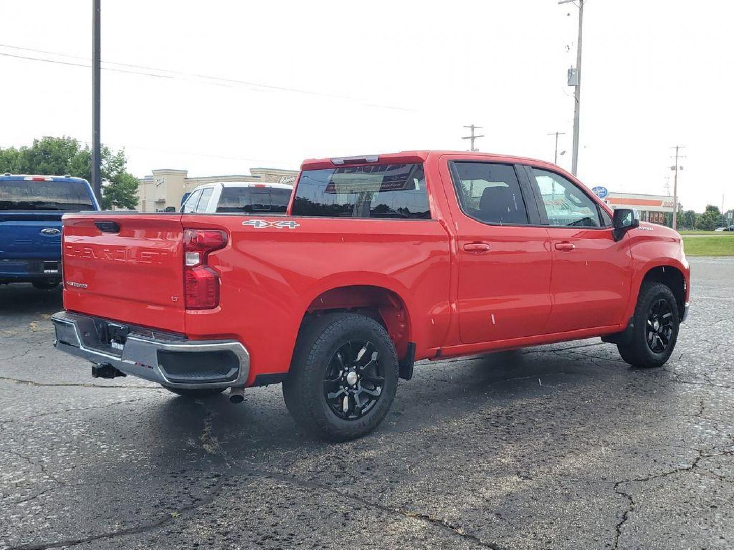 2024 Red Hot /Jet Black Chevrolet Silverado 1500 LT-L Crew Cab 4WD (3GCPDKEK8RG) with an 2.7L L4 DOHC 16V TURBO engine, 6A transmission, located at 6064 Gull Rd, Kalamazoo, MI, 49048, (269) 222-0088, 42.328388, -85.512924 - Introducing the 2024 Chevrolet Silverado 1500 LT-L, a robust and reliable powerhouse ready to tackle any adventure you throw its way! With only 40,717 miles, this rugged yet refined truck is primed for many more thrilling journeys. Equipped with a 4WD system, the Chevrolet Silverado ensures optimal - Photo#3