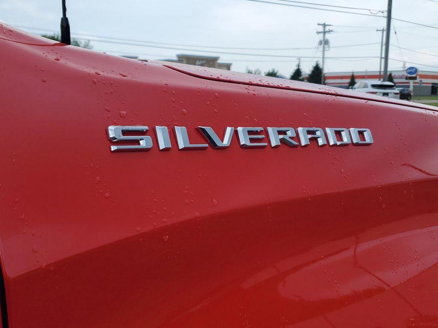 2024 Red Hot /Jet Black Chevrolet Silverado 1500 LT-L Crew Cab 4WD (3GCPDKEK8RG) with an 2.7L L4 DOHC 16V TURBO engine, 6A transmission, located at 6064 Gull Rd, Kalamazoo, MI, 49048, (269) 222-0088, 42.328388, -85.512924 - Introducing the 2024 Chevrolet Silverado 1500 LT-L, a robust and reliable powerhouse ready to tackle any adventure you throw its way! With only 40,717 miles, this rugged yet refined truck is primed for many more thrilling journeys. Equipped with a 4WD system, the Chevrolet Silverado ensures optimal - Photo#5