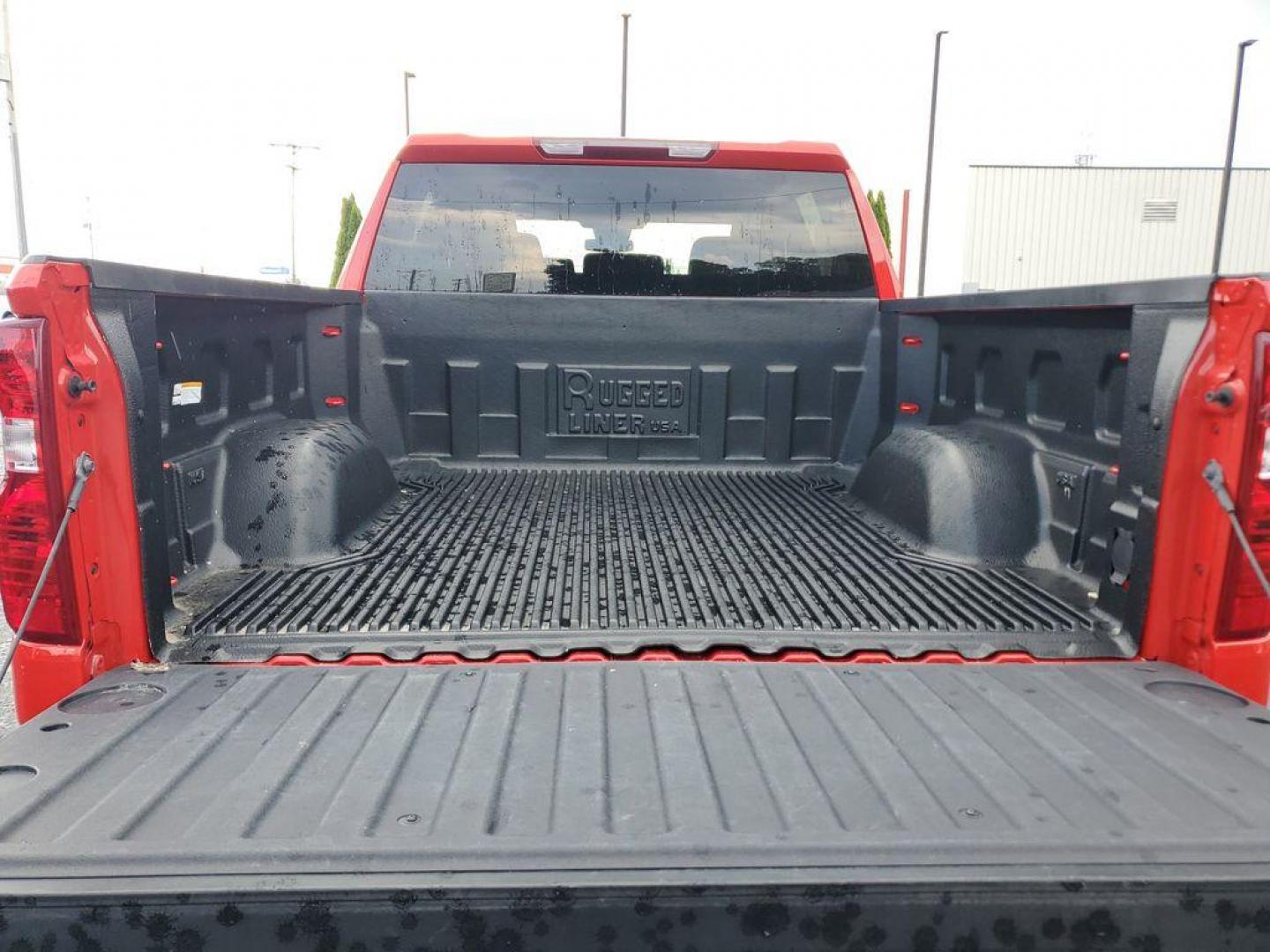 2024 Red Hot /Jet Black Chevrolet Silverado 1500 LT-L Crew Cab 4WD (3GCPDKEK8RG) with an 2.7L L4 DOHC 16V TURBO engine, 6A transmission, located at 6064 Gull Rd, Kalamazoo, MI, 49048, (269) 222-0088, 42.328388, -85.512924 - Introducing the 2024 Chevrolet Silverado 1500 LT-L, a robust and reliable powerhouse ready to tackle any adventure you throw its way! With only 40,717 miles, this rugged yet refined truck is primed for many more thrilling journeys. Equipped with a 4WD system, the Chevrolet Silverado ensures optimal - Photo#6