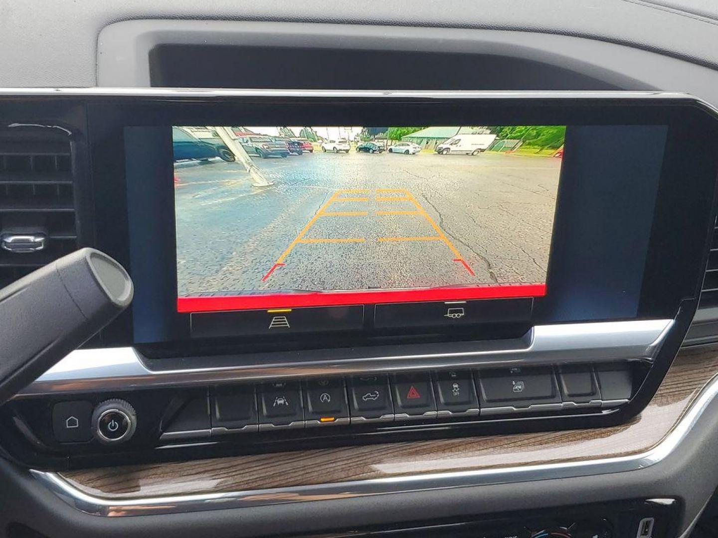2024 Red Hot /Jet Black Chevrolet Silverado 1500 LT-L Crew Cab 4WD (3GCPDKEK8RG) with an 2.7L L4 DOHC 16V TURBO engine, 6A transmission, located at 6064 Gull Rd, Kalamazoo, MI, 49048, (269) 222-0088, 42.328388, -85.512924 - Introducing the 2024 Chevrolet Silverado 1500 LT-L, a robust and reliable powerhouse ready to tackle any adventure you throw its way! With only 40,717 miles, this rugged yet refined truck is primed for many more thrilling journeys. Equipped with a 4WD system, the Chevrolet Silverado ensures optimal - Photo#21