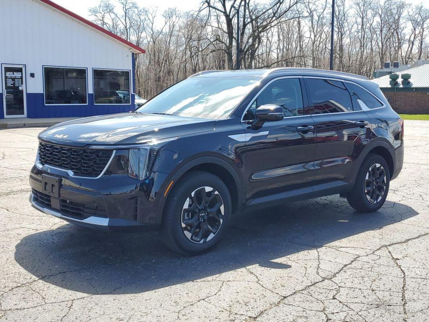2024 Ebony Black /Black Kia Sorento S AWD (5XYRLDJC6RG) with an 2.5L L4 DOHC 16V engine, 6A transmission, located at 6064 Gull Rd, Kalamazoo, MI, 49048, (269) 222-0088, 42.328388, -85.512924 - Get ready to elevate your driving experience with this stunning 2024 Kia Sorento S, a remarkable SUV that combines style, performance, and advanced technology! With only 22,909 miles on the odometer, this AWD powerhouse is designed to tackle any road with confidence and ease. Under the hood, you'll - Photo#1