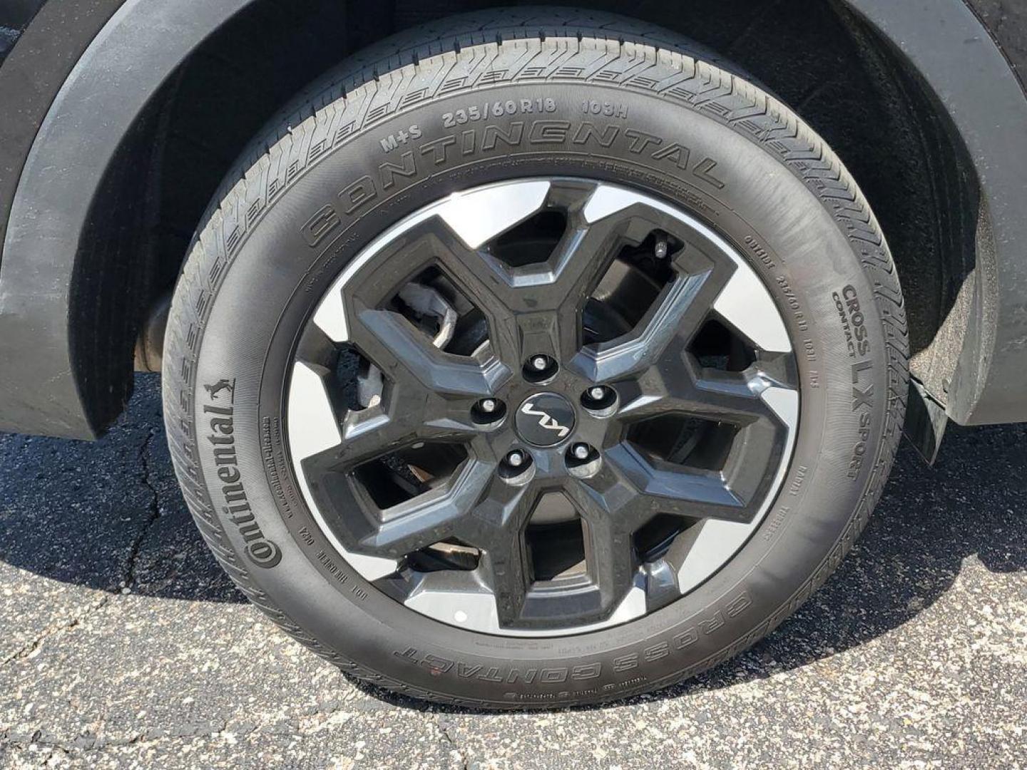 2024 Ebony Black /Black Kia Sorento S AWD (5XYRLDJC6RG) with an 2.5L L4 DOHC 16V engine, 6A transmission, located at 6064 Gull Rd, Kalamazoo, MI, 49048, (269) 222-0088, 42.328388, -85.512924 - Get ready to elevate your driving experience with this stunning 2024 Kia Sorento S, a remarkable SUV that combines style, performance, and advanced technology! With only 22,909 miles on the odometer, this AWD powerhouse is designed to tackle any road with confidence and ease. Under the hood, you'll - Photo#4